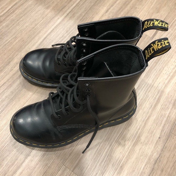 Dr. Martens 1460 Smooth Boots in Black - Picture 6 of 8